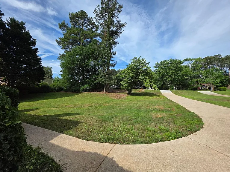 102 Park Place Dr — Photo 2