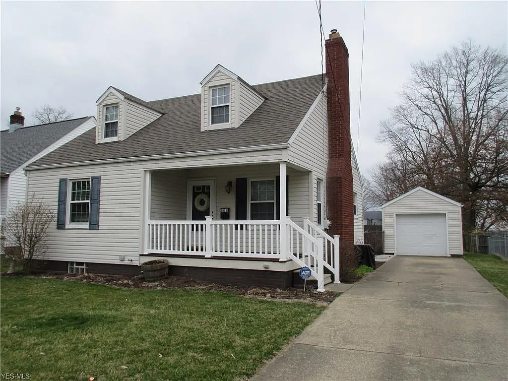 2512 Rowland Ave NE photo 1