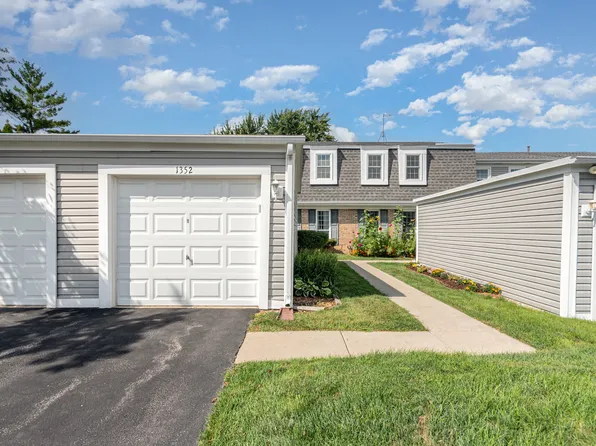 1352 Oxford Cir, Roselle, IL 60172