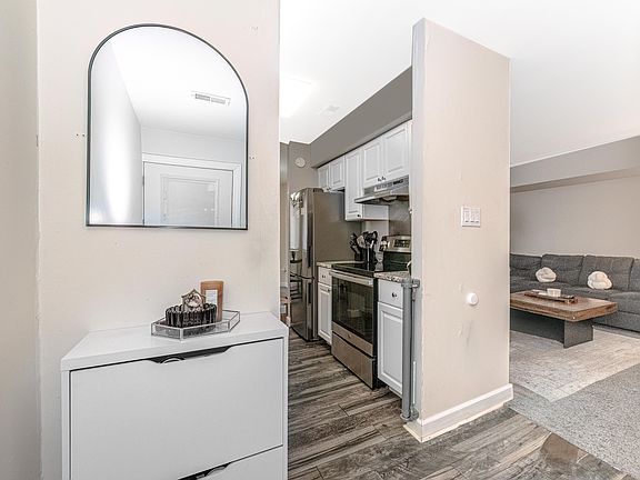 2nd image of 17 Country Birch Ln #17
