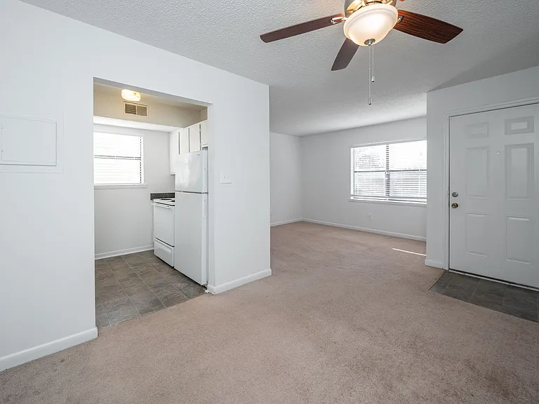 Dana Apartments — Photo 22
