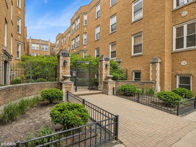 536 W Belmont Ave APT 3E, Chicago, IL, 60657
