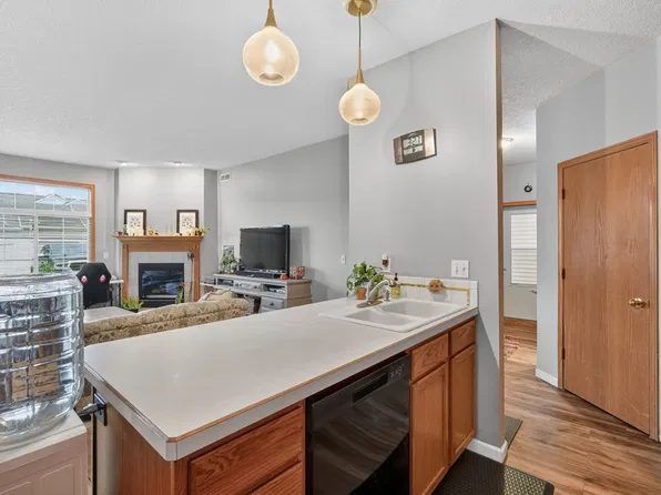 950 67th St Unit 312, West Des Moines, IA 50266