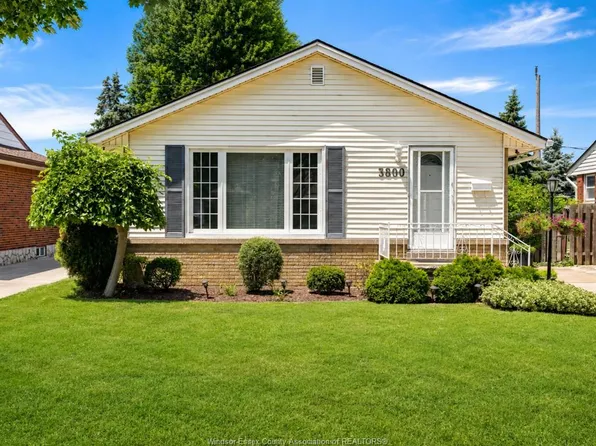 3800 Rosemount Ave, Windsor, ON N9C 2E5