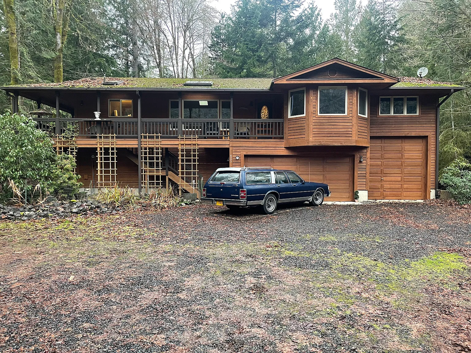 425 E Pointes Dr E — Photo 3