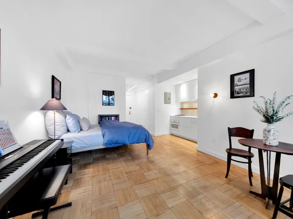 225 Central Park West image 6 of 19