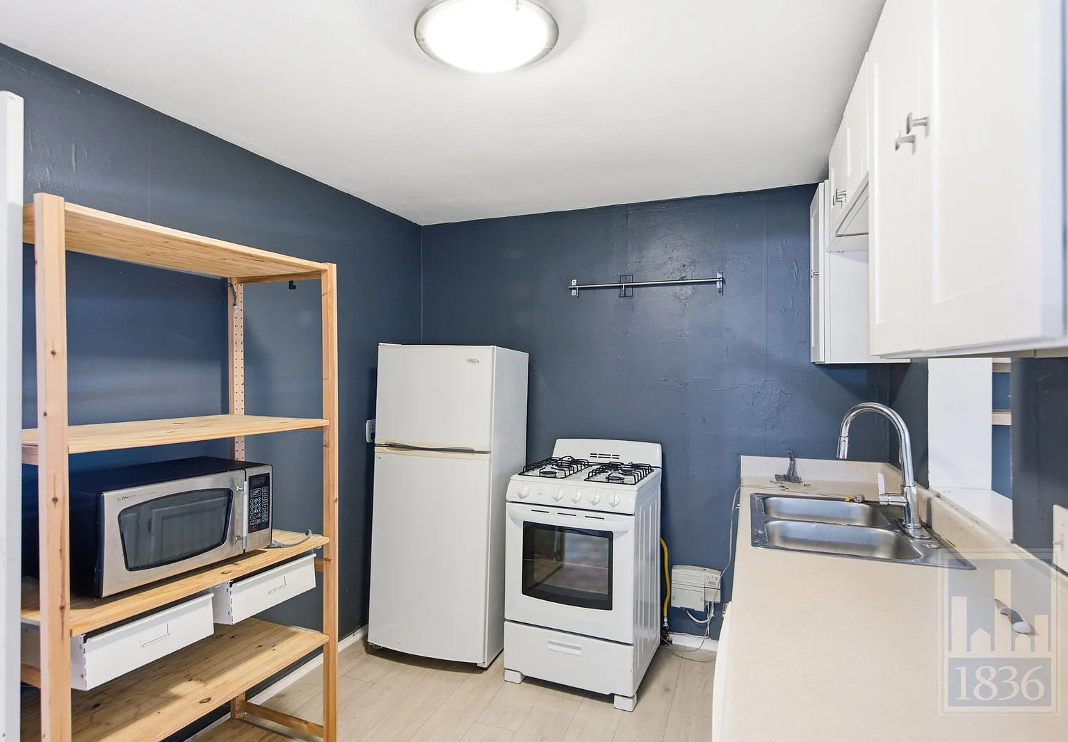 2 bed, 2.0 bath, 742 sqft, $1,300 — Photo 2