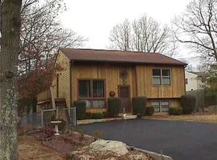 25 Darton St, Coventry, RI 02816