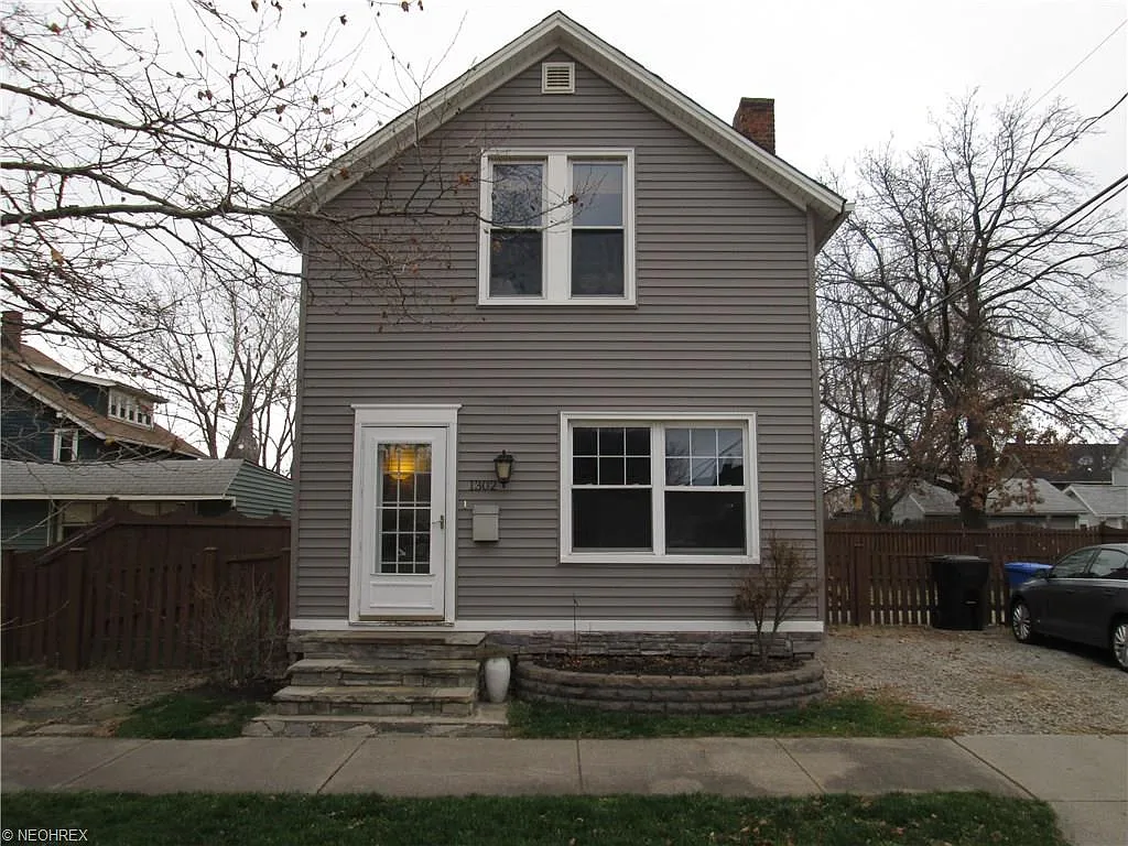 1302 Mentor Ave photo 1