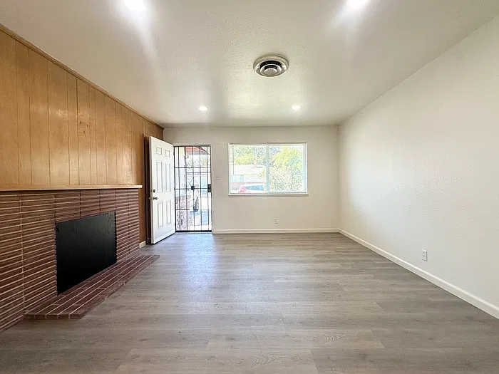 2 bed, 1.0 bath, $2,150 — Photo 3