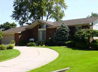 2491 Golden Shores Ct, Fenton, MI 48430