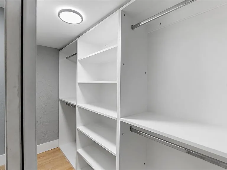 3926 Helena St NE — Photo 10