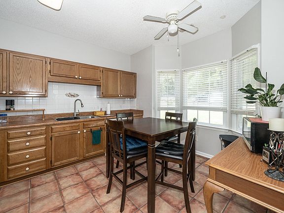 3rd image of 6008 River Lake Cir