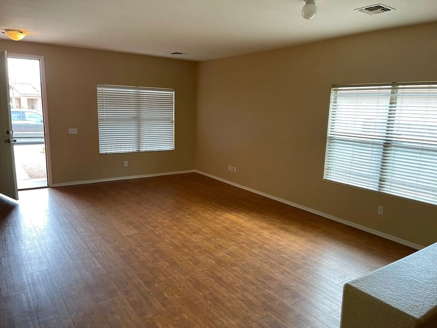 4 bed, 2.0 bath, 1762 sqft, $1,900 — Photo 2