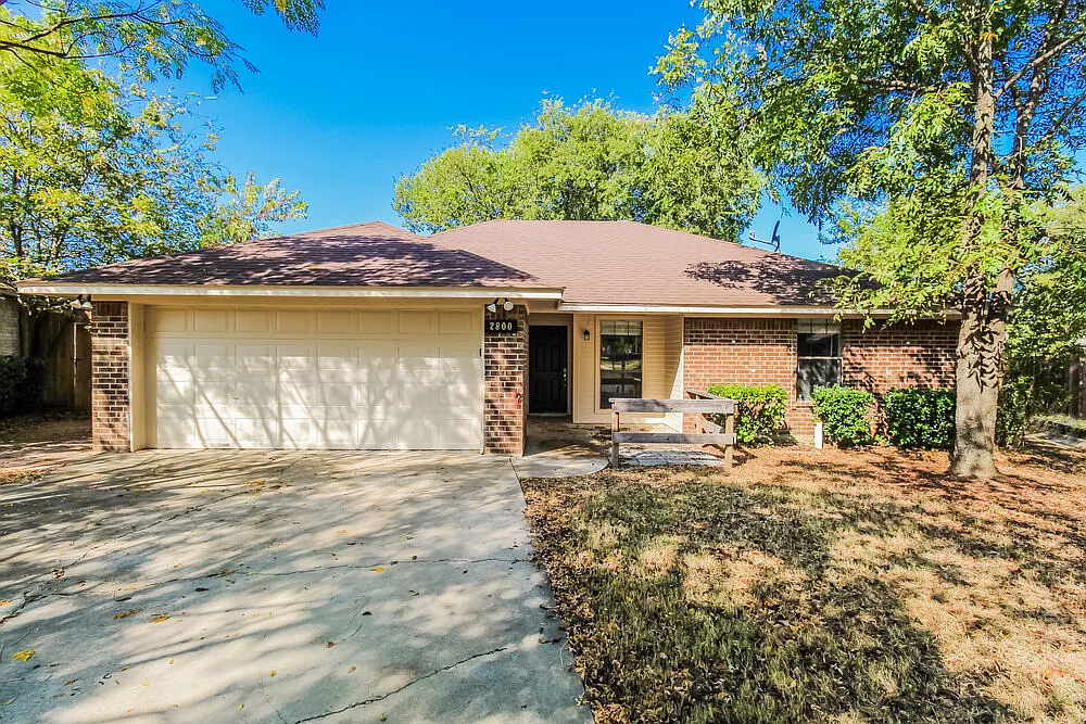 3 bed, 2.0 bath, 1200 sqft, $1,800 — Photo 1