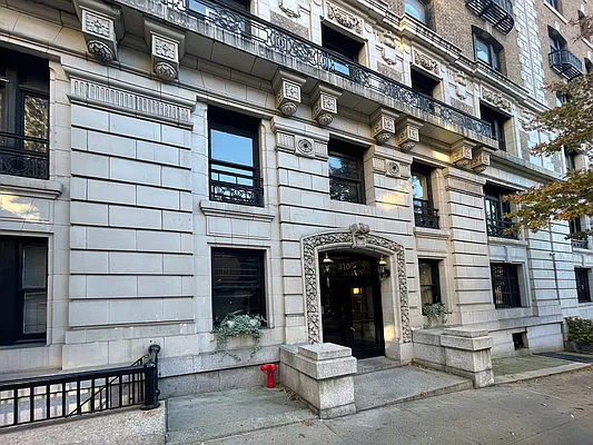 Sold by Compass | media 18