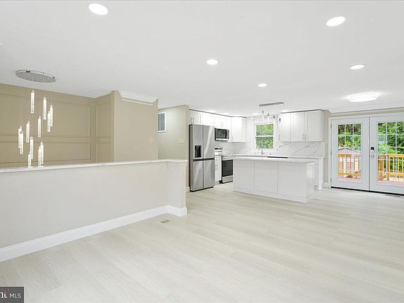 5th image of 1315 Danberry Dr