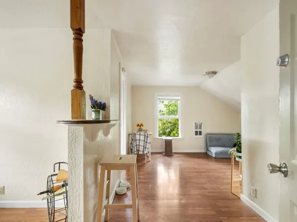 906 15th St APT 2, Bremerton, WA 98337