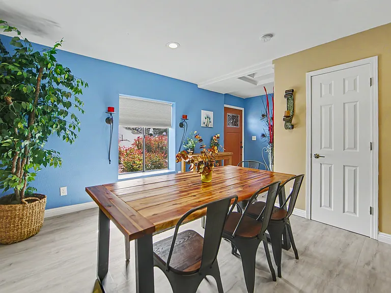 2402 Desert Willow Dr — Photo 10