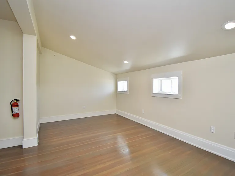 105 Peete St — Photo 32