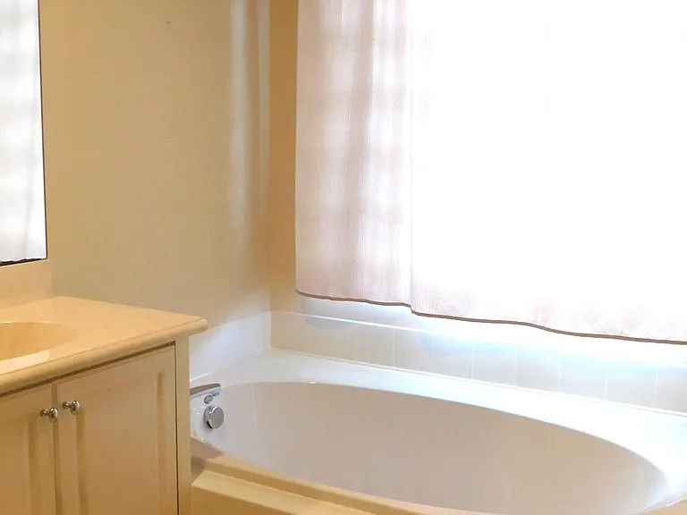 810 NW Rutherford Ct — Photo 12