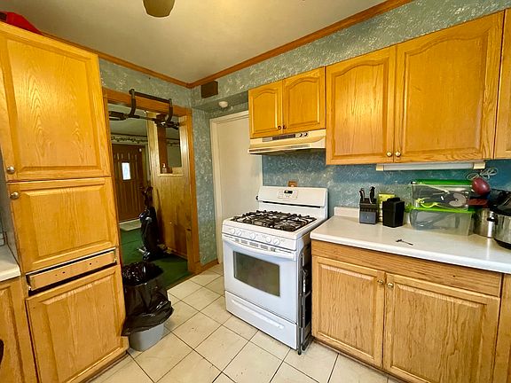 5th image of 134 Iroquois St