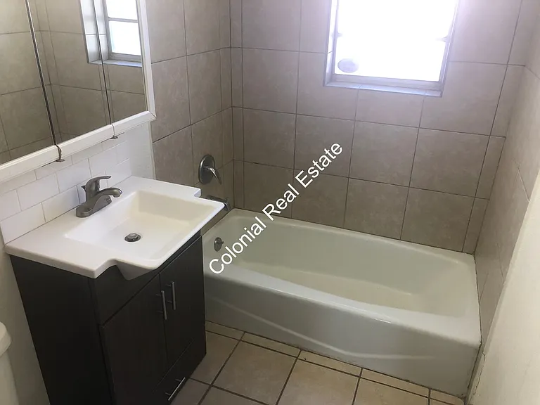 900 Axtell St — Photo 9