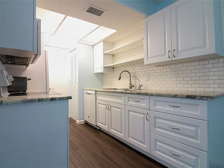 1103 Cypress Gardens Blvd #17 — Photo 12
