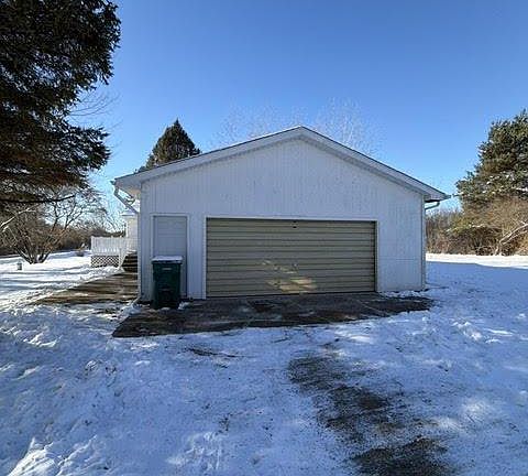 3rd image of 8875 E Miller Rd