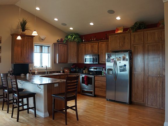 Kitchen w/ granite