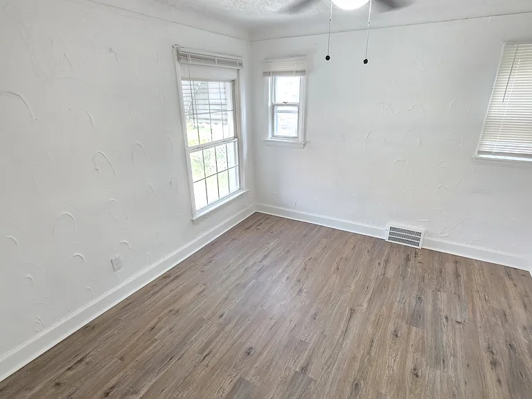 15841 Steel St — Photo 15