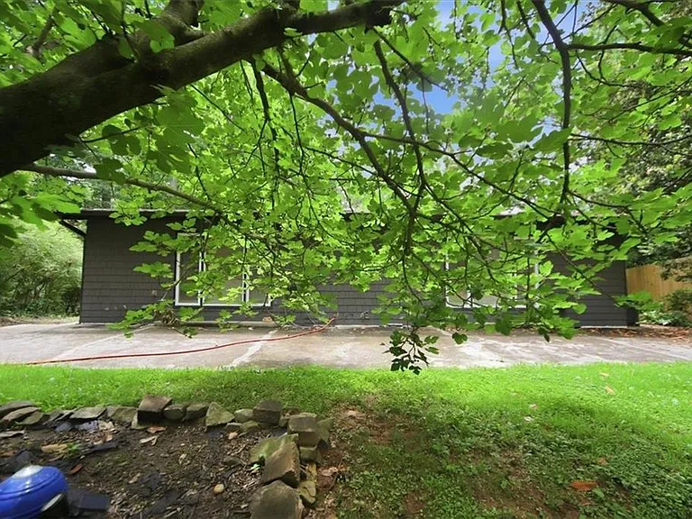 546 Allen Rd NE #B — Photo 35