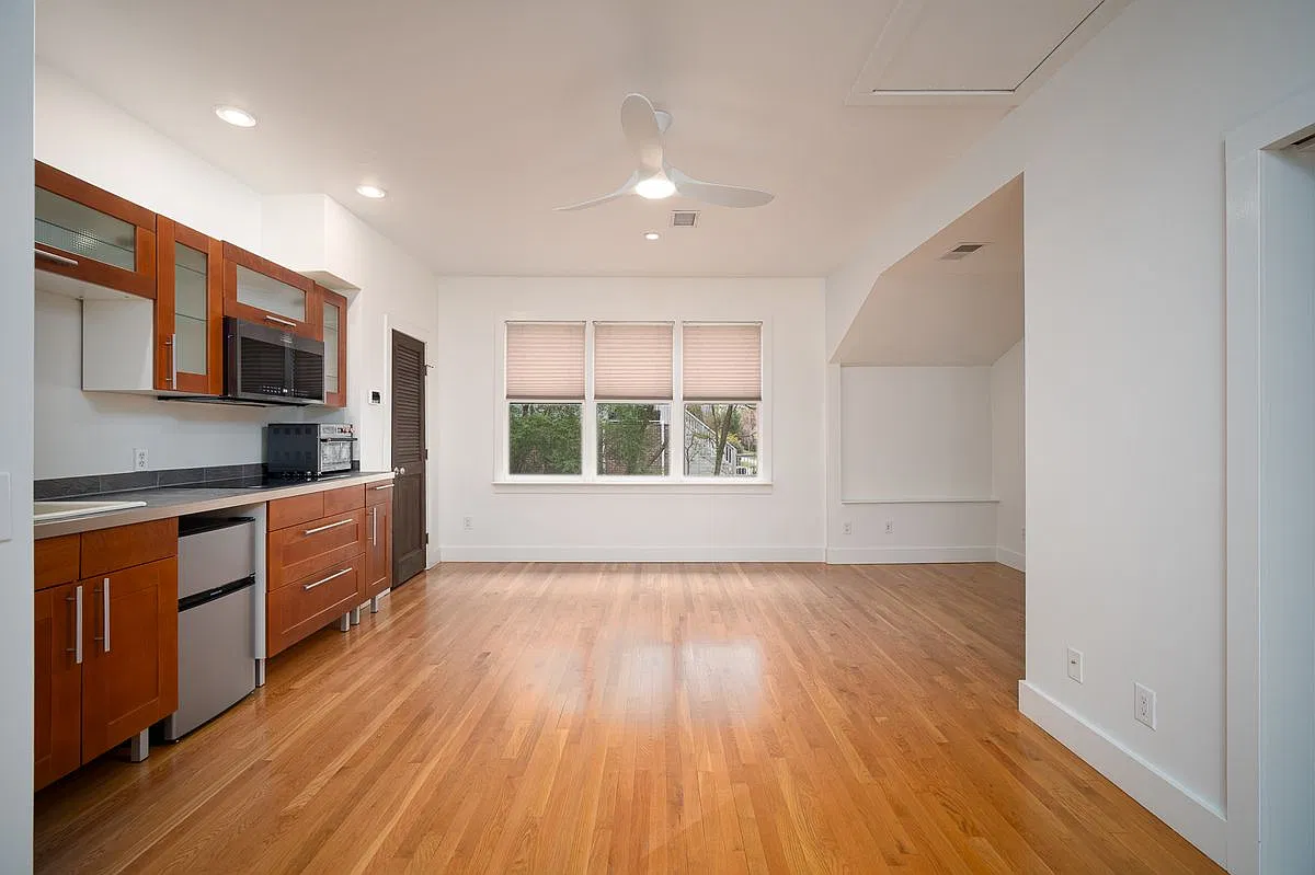 Studio, 1.0 bath, 580 sqft, $1,400 — Photo 2