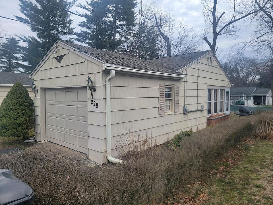 2nd image of 229 Western Cir