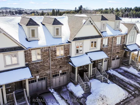 124 Parkinson Cres #10, Orangeville, ON L9W 6X3