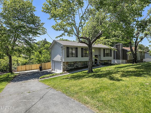 2nd image of 1320 Wellington West Dr