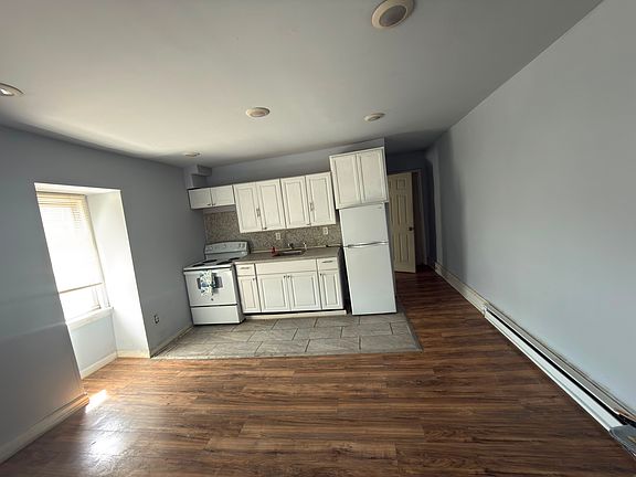 2nd image of 521 Brinton St #3