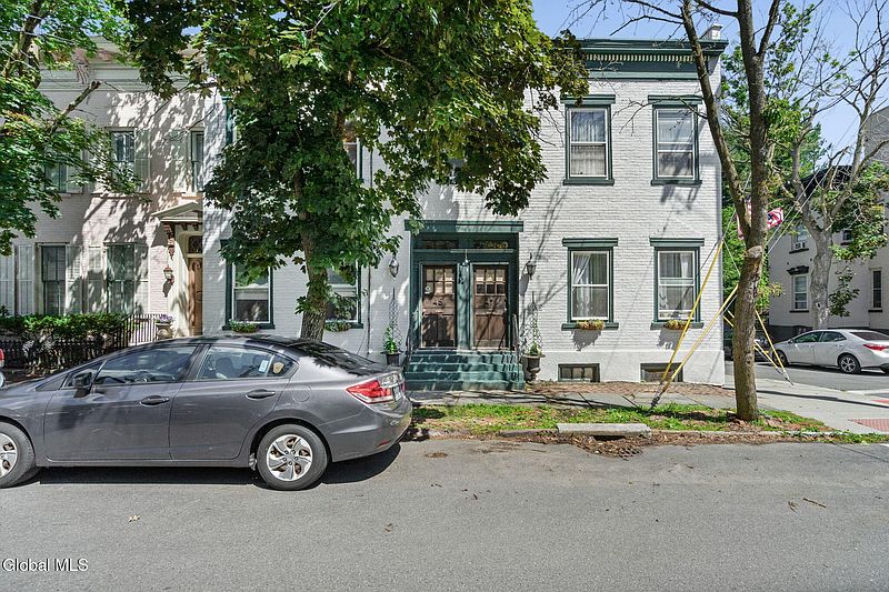 3rd image of 45 Front Street