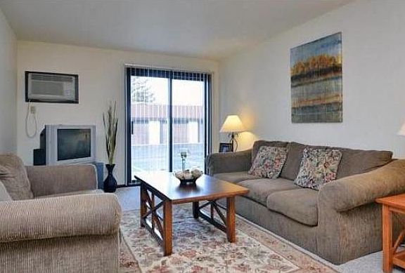 Living Room (2 bedroom)
