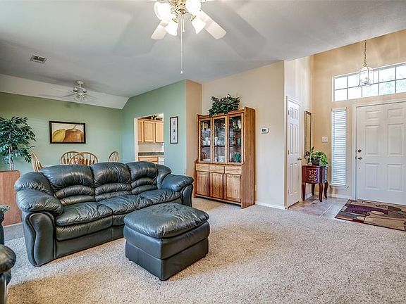 4th image of 1721 Chatham Ln