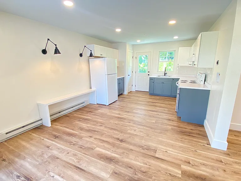 160 Bronson St — Photo 1