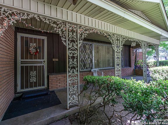 3rd image of 343 Bonnell Dr