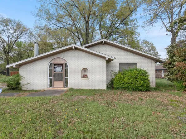 1802 Dave Ward Dr, Conway, AR 72034