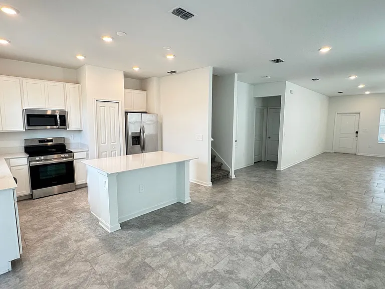 3141 Laurent Loop — Photo 9