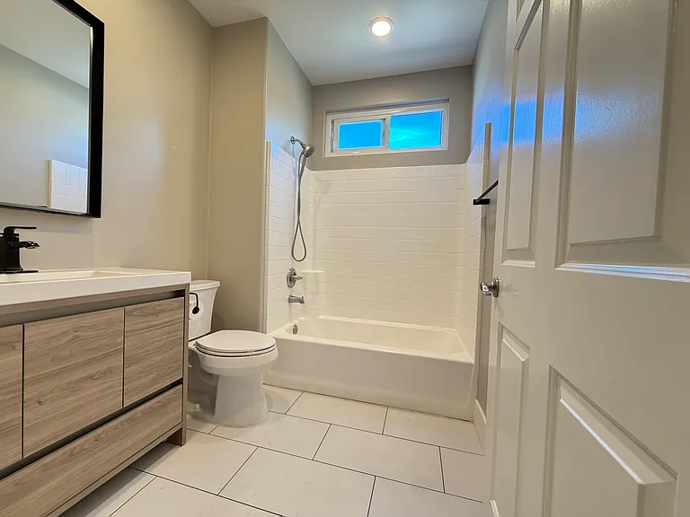 300 E Providencia Ave — Photo 7