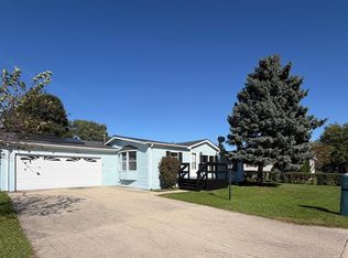 5332 White Pine Ln, Roscoe, IL 61073