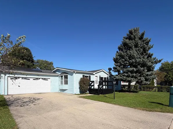 5332 White Pine Ln, Roscoe, IL 61073