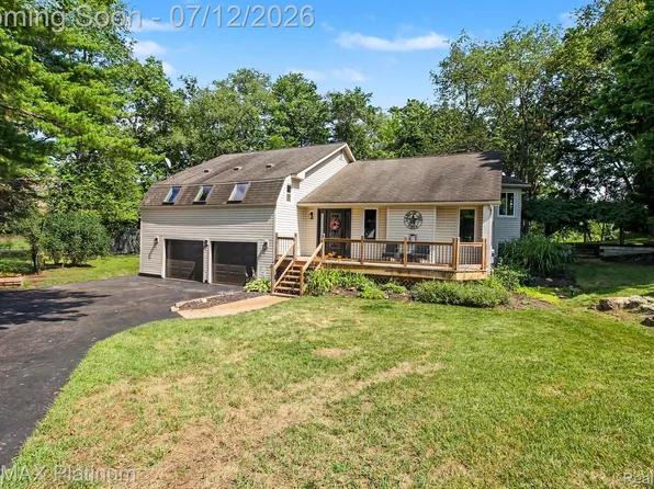 6317 Kevin Dr, Brighton, MI 48116
