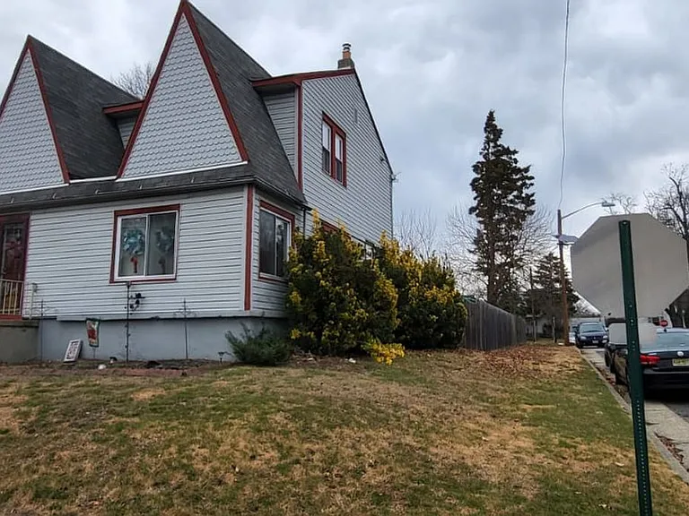 5083 Homestead Ave — Photo 3