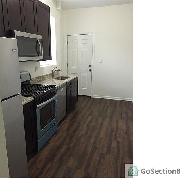 1st image of 4421 S Prairie Ave #3